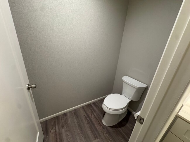 Building Photo - Villa Loma Town Home