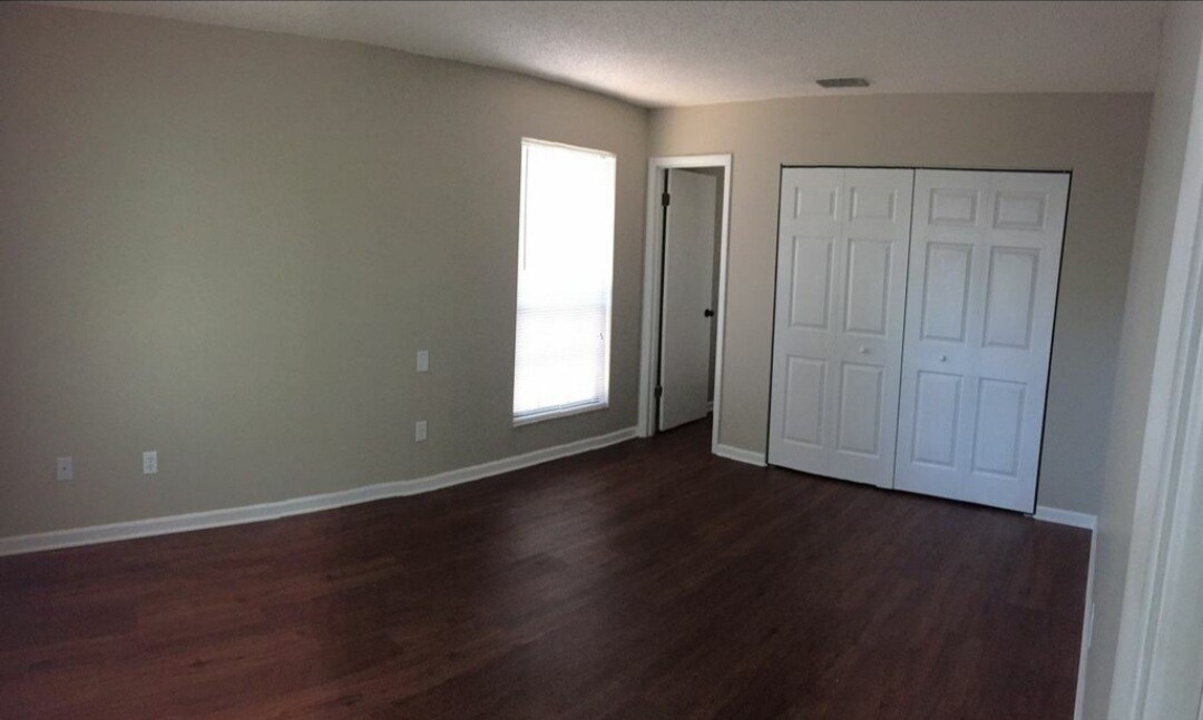 Master Bedroom - 7423 Colony Cove Ln