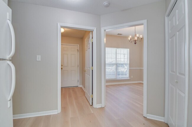 Building Photo - 1215 Pinnacle Dr