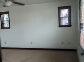 Building Photo - 613 N Chestnut St