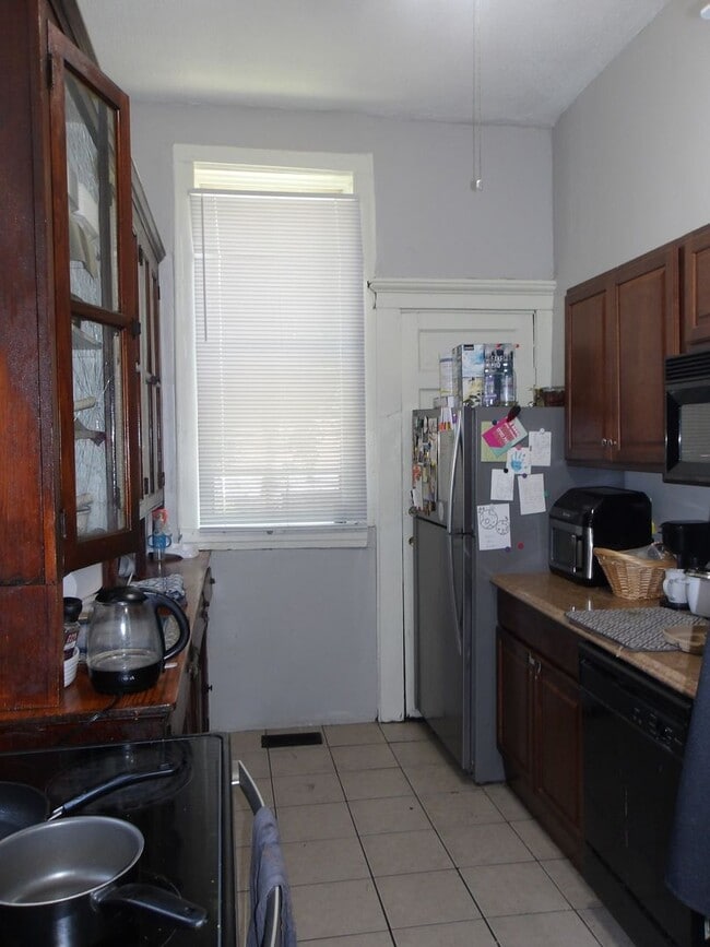 Building Photo - 517 St Catherine St