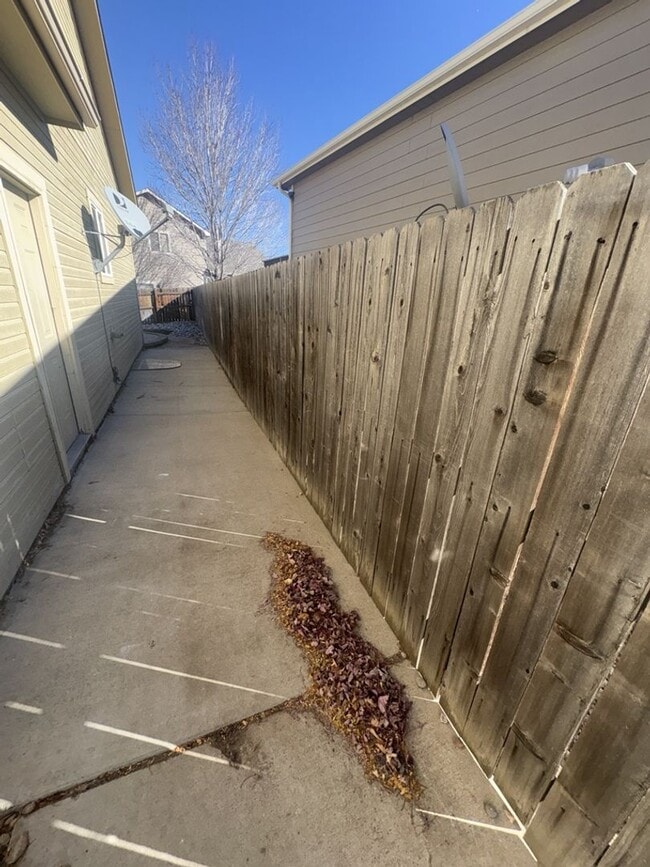 Building Photo - Spacious 5 Bedroom, 3 Bath Ranch Home with 2-Car Garage