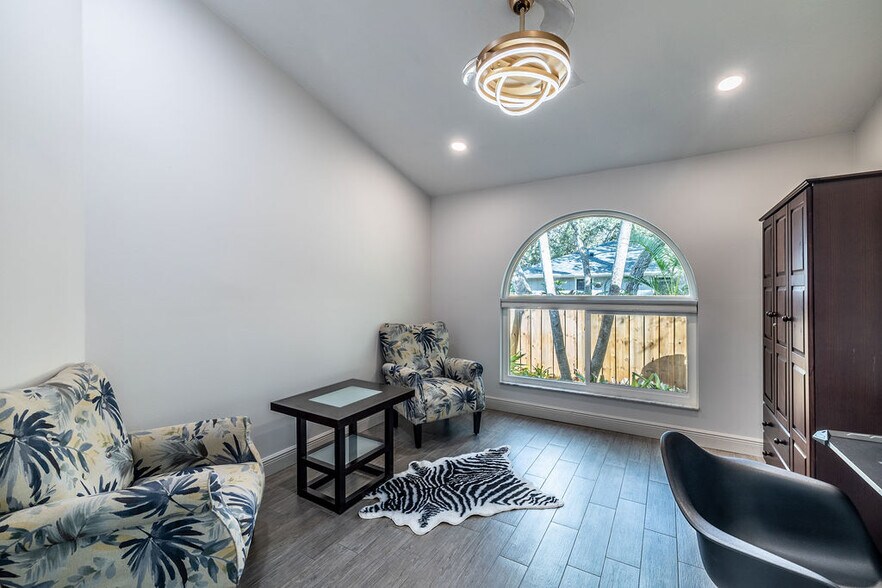 Building Photo - 9330 Seagrape Dr