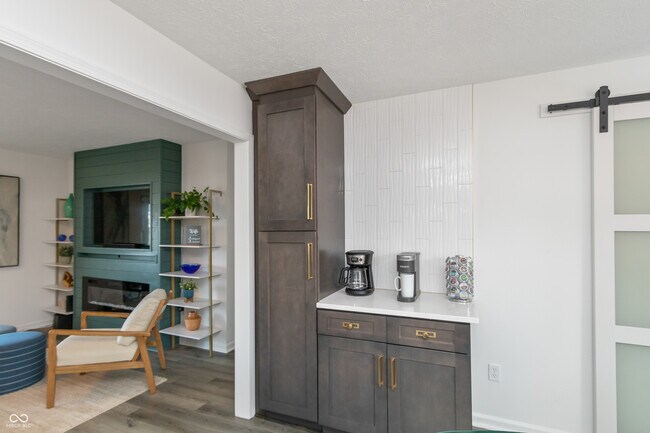 Building Photo - 110 1st St SE