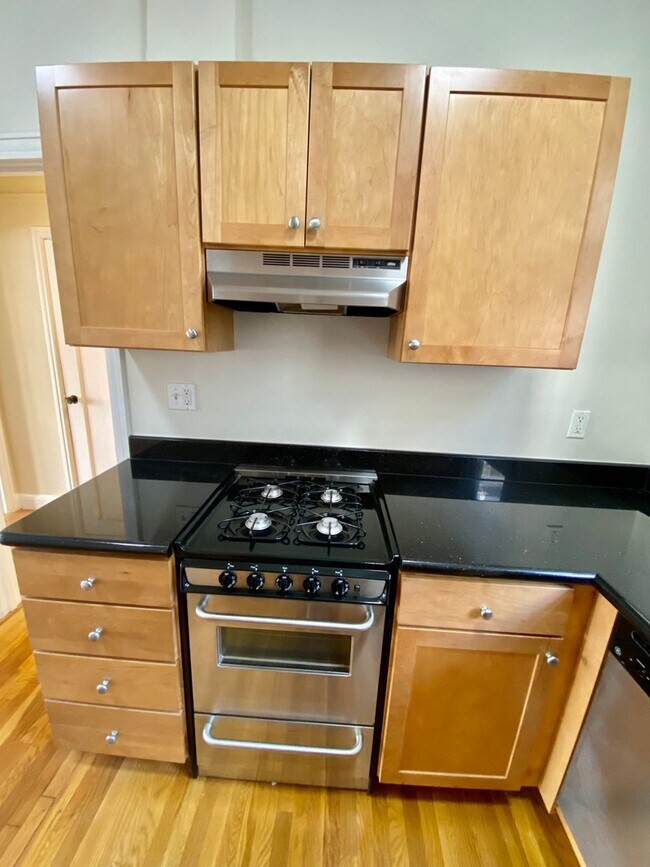 Renovated Studio in Pac Heights Available 1925 Pierce St San