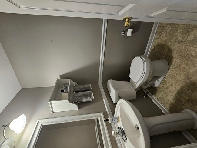 Building Photo - 4012 Blackstone Dr