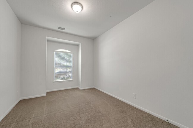 Building Photo - 15250 White Moss Dr