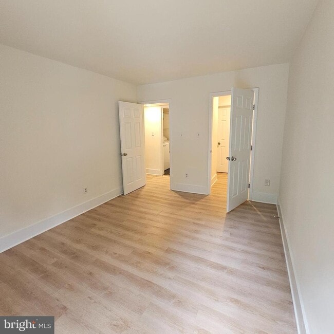 Building Photo - 5821 Royal Ridge Dr