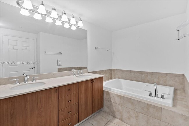 Building Photo - 888 Douglas Rd