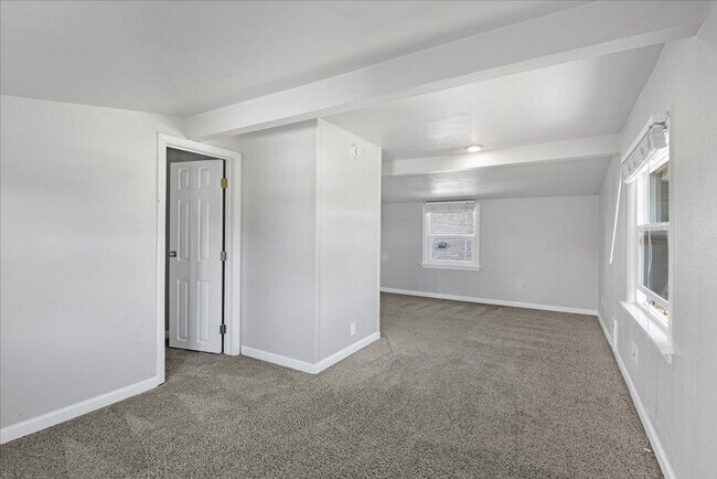 Building Photo - 1511 McDougall Ave