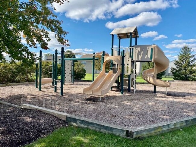 Building Photo - 6629 W Denton Dr