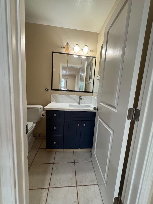 Building Photo - 5846 Pontiac Dr