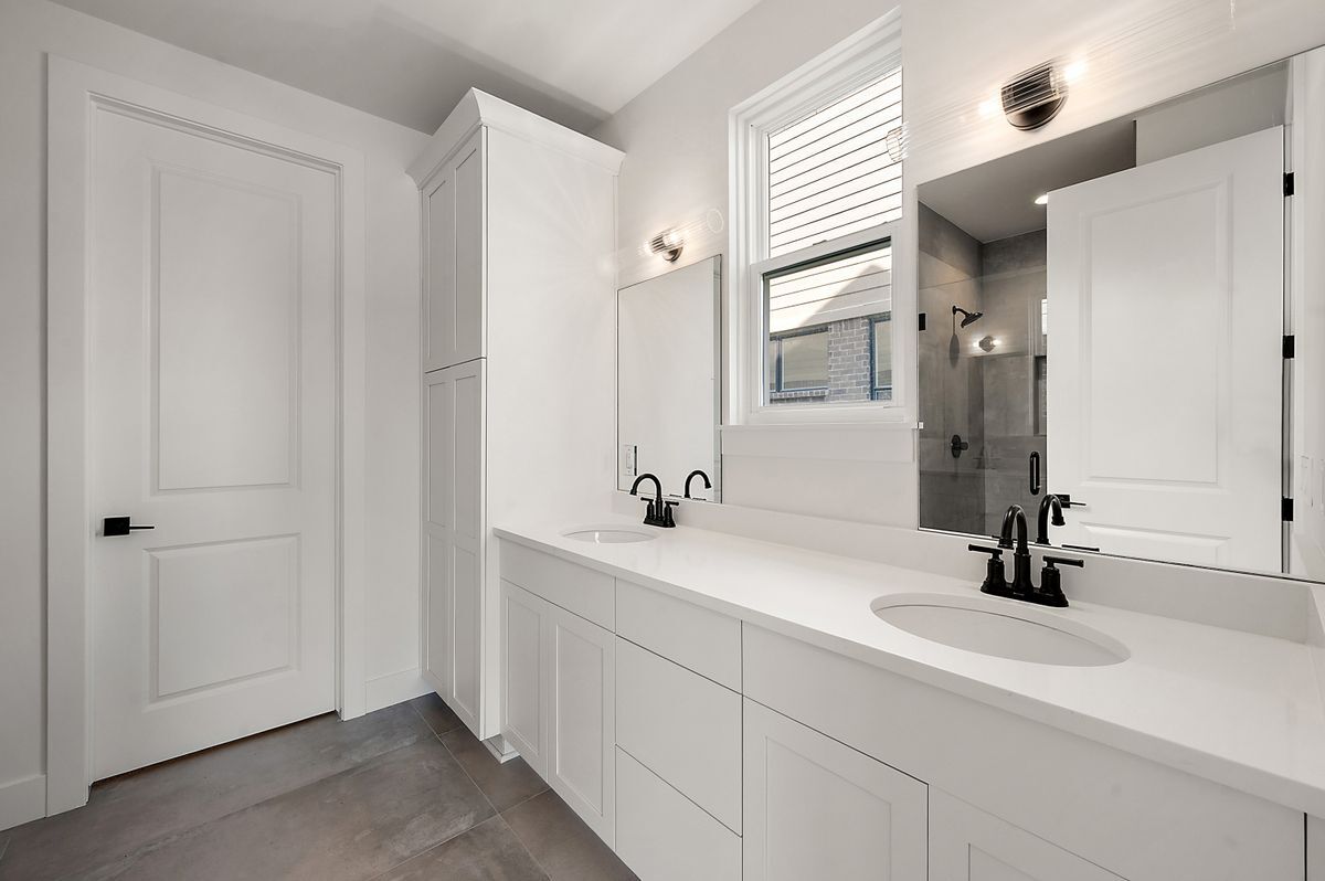 Building Photo - 5956 Willow Grove