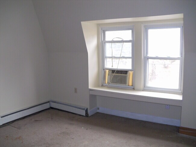 Building Photo - 1502 Centre Ave