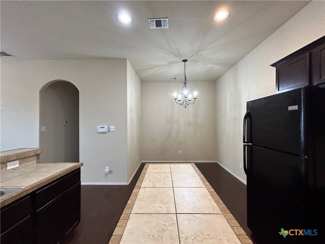 Building Photo - 502 Creekside Cir