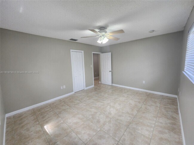 Building Photo - 1806 SW 97th Ave