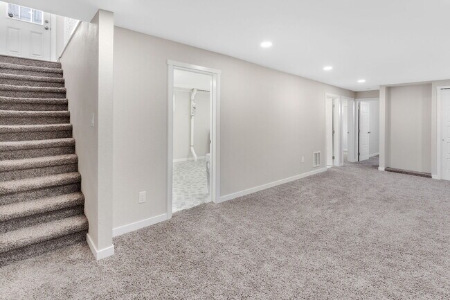 Building Photo - 3919 Tennyson Ave