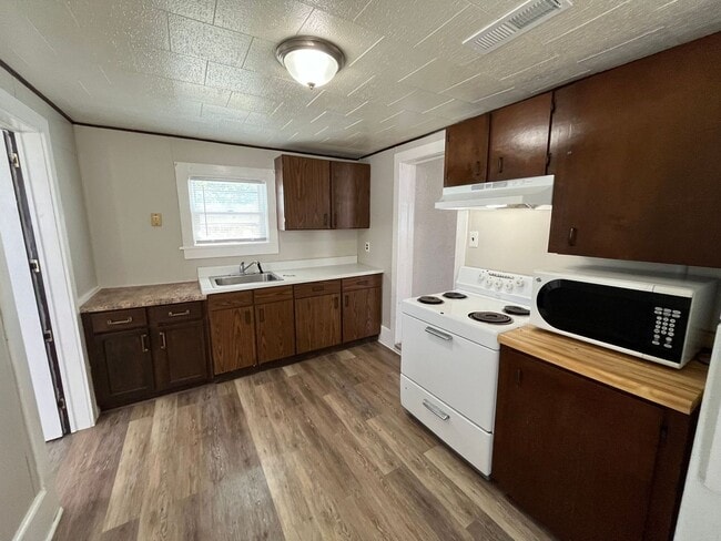 Primary Photo - 310 W Arnold St