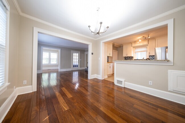 Building Photo - 2654 N Vincent Ave