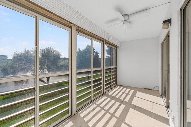 Building Photo - 2024 Hythe B