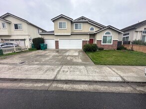 Building Photo - Spacious 2 Story Home In North Stockton