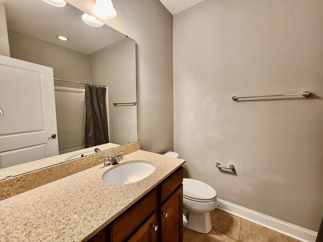 Building Photo - Four bedroom 10 minutes from the beaches o...
