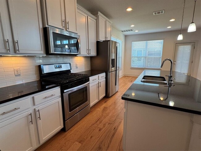 Building Photo - 1413 Casa Dr