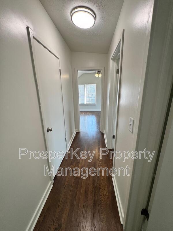 Building Photo - 419 Victoria Dr