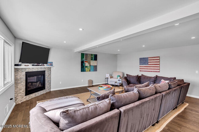 Building Photo - 1648 Center St