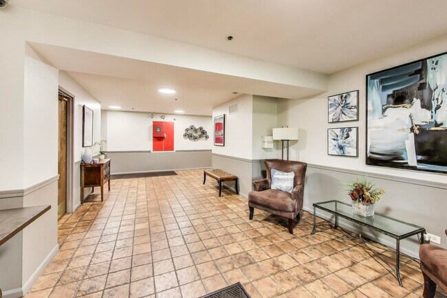 Building Photo - 1200 W Northwest Hwy