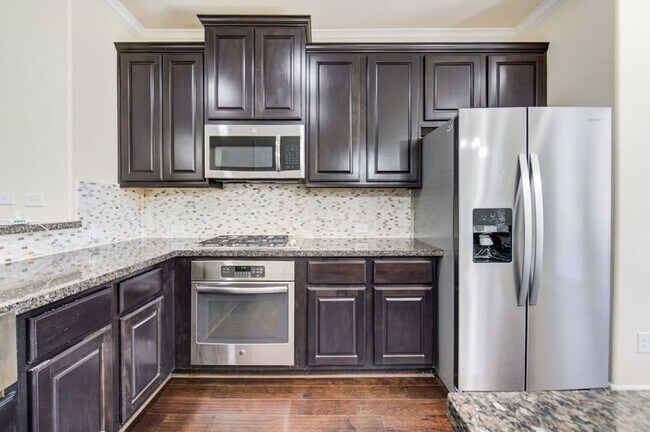 Building Photo - 10014 Spring Shadows Park Cir