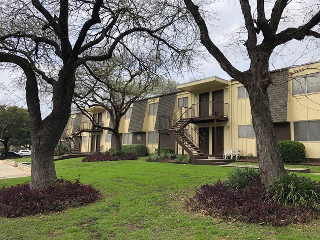 Building Photo - Apartments Northwest