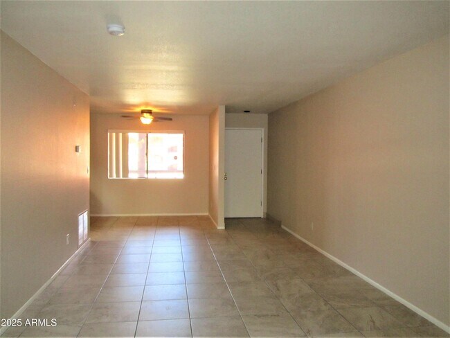Building Photo - 12212 N Paradise Vlg Pkwy S
