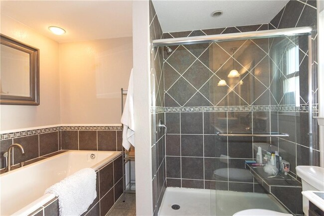 Building Photo - 4802 Summerset Trail