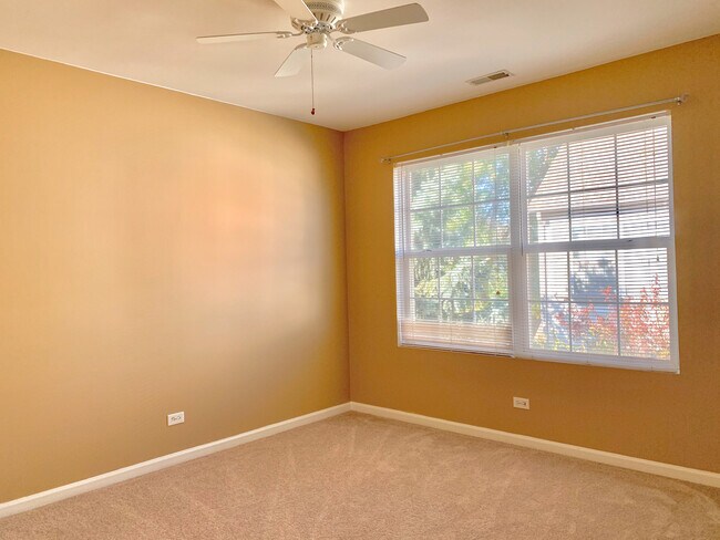 Building Photo - 2905 Stonewater Dr