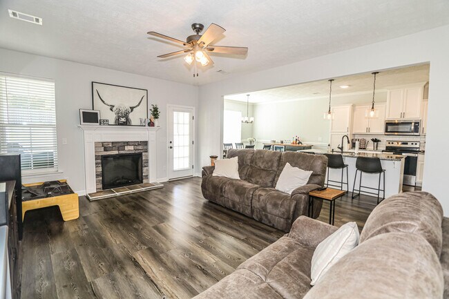 Building Photo - 550 Jensen Ln