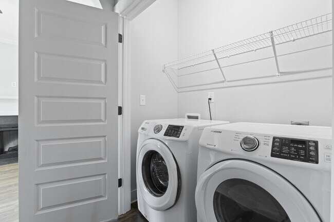 Building Photo - 318 Holbrook Ln