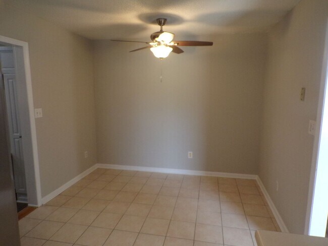 Building Photo - 1019 Furia Dr