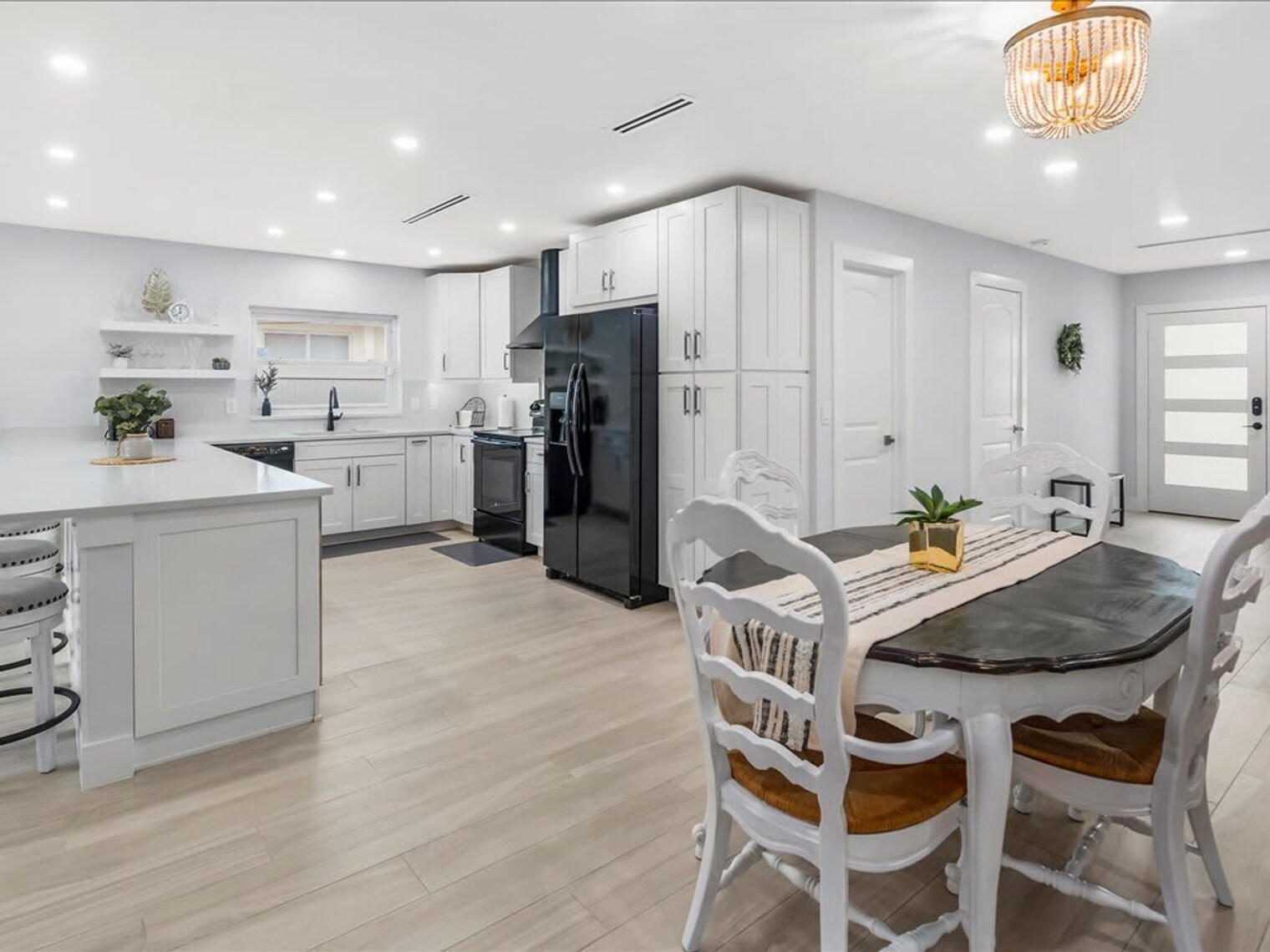 Building Photo - 692 106th Ave N