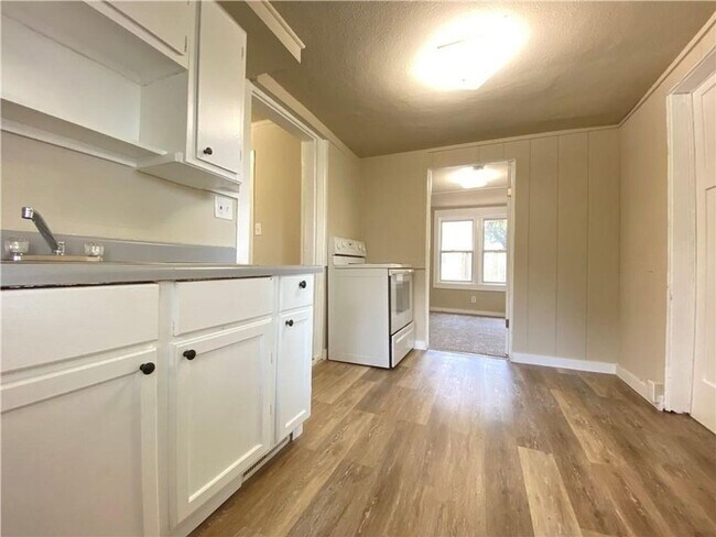 Building Photo - Affordable 3 Bedroom 1 Bath Home