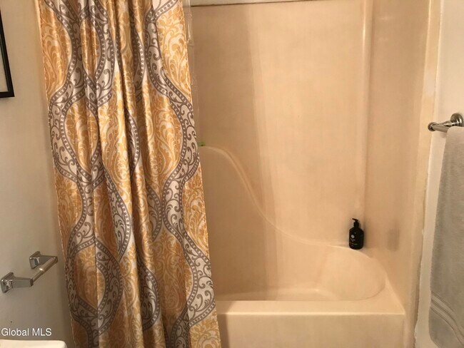 Building Photo - 80-82-82 Milton Ave