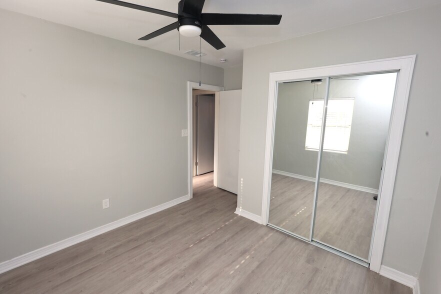 Building Photo - 110 N Palm Ave