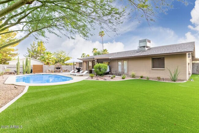 Building Photo - 15849 N 49th Pl