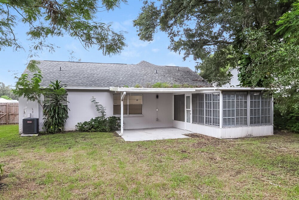 Building Photo - 412 Regal Park Dr