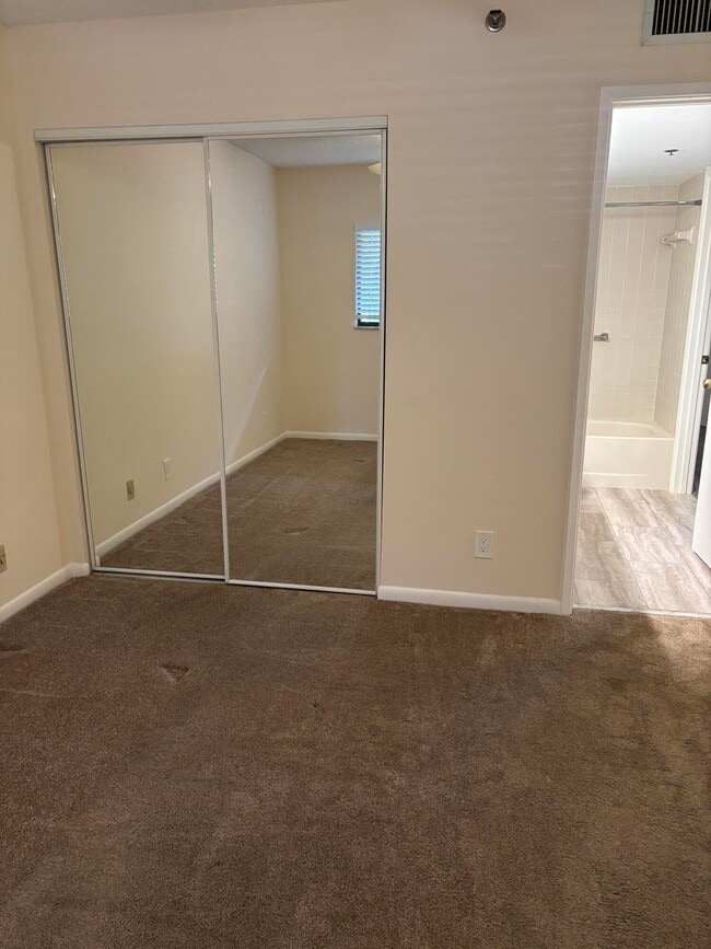 Building Photo - 7260 Kinghurst Dr