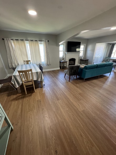 Building Photo - 805 E Taylor St