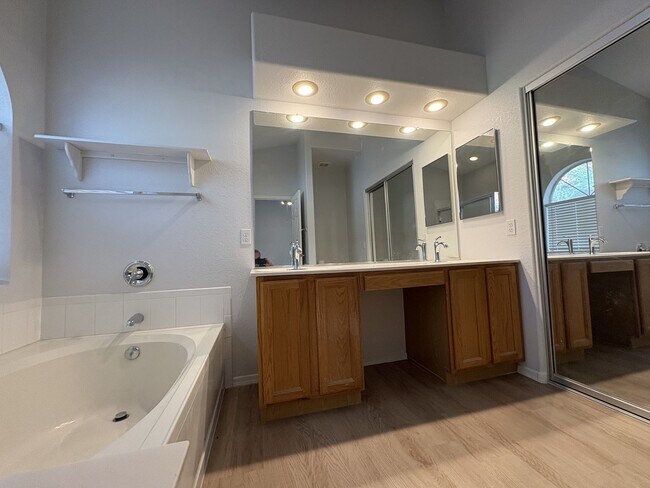 Building Photo - Sunrise & Sabino Canyon Four Bedroom Rental