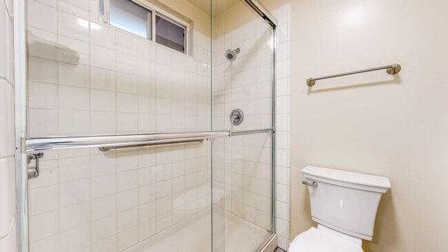Building Photo - Meticulously Maintained Four Bedroom Singl...