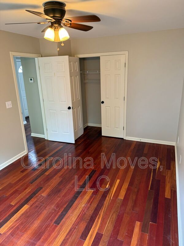 Building Photo - 323 Thornbush Ct