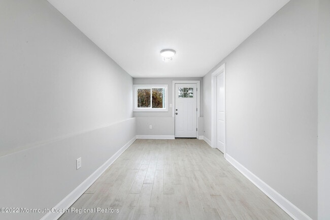 Building Photo - 2 Middlesex Rd